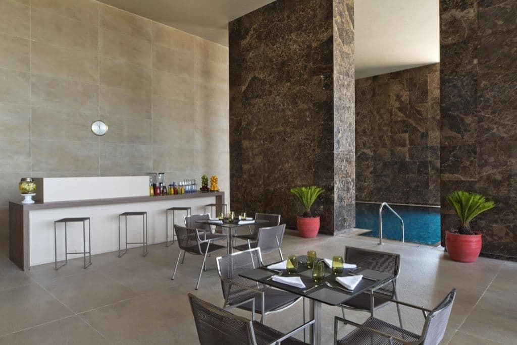 voco Doha West Bay Suites, an IHG Hotel — photo 3