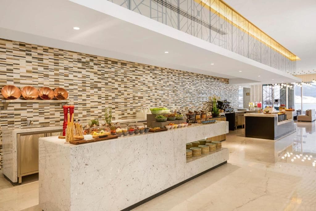 Wyndham Grand Doha West Bay Beach — photo 5